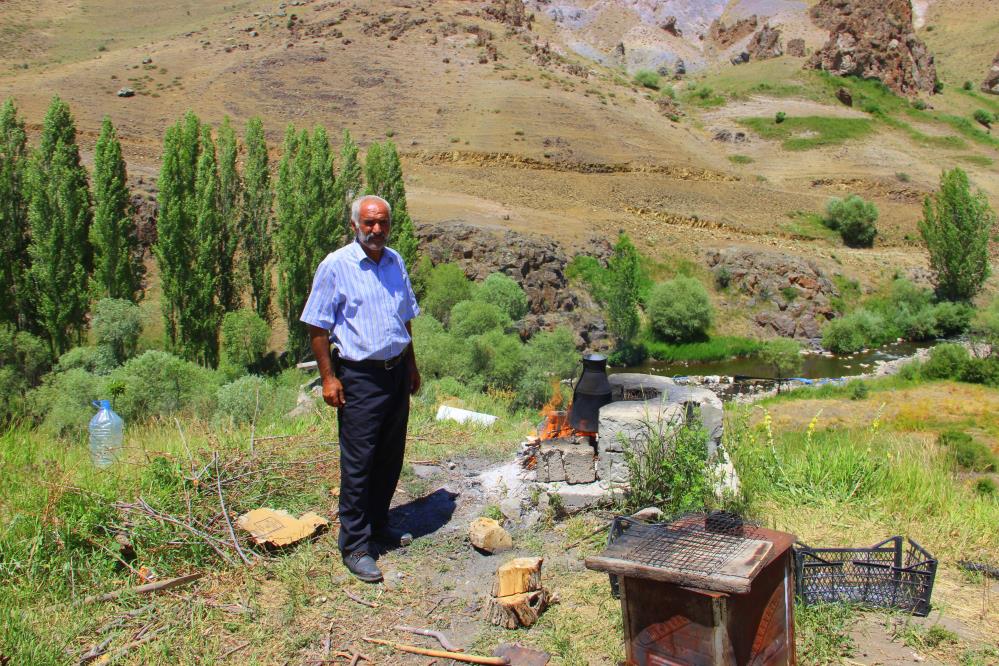 Şener Şen'in Züğürt Ağa filmi Erzurum'da gerçek oldu! Köyünü satışa çıkardı